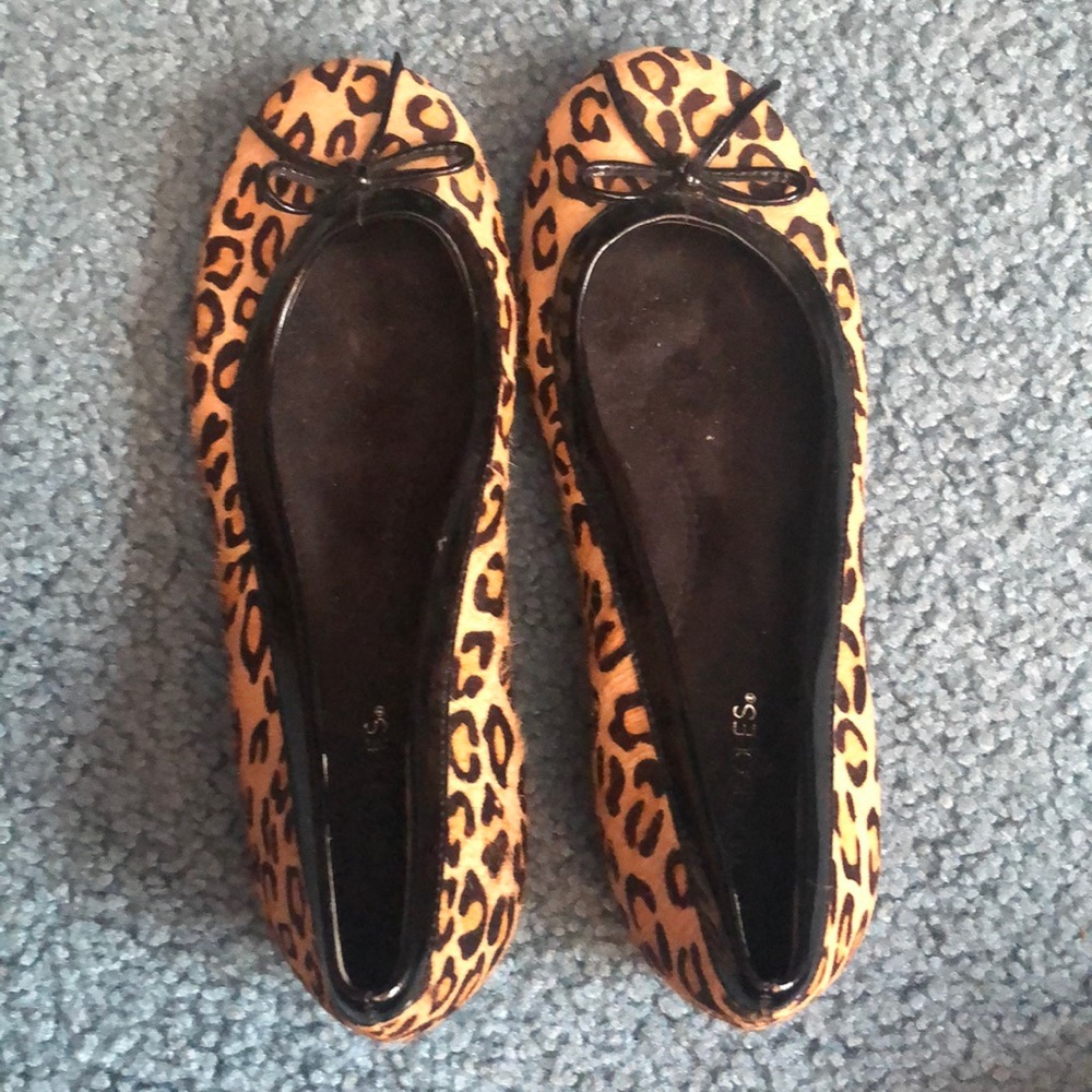 Leopard flats with a tiny wedge